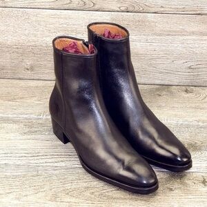 Sleek Black Leather Men's Boots